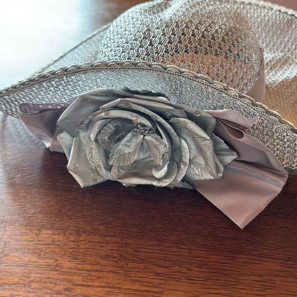 Vintage Whittal & Javits Silver Metallic Open Weave Mesh Large Tricorn Derby Hat - Picture 3 of 16